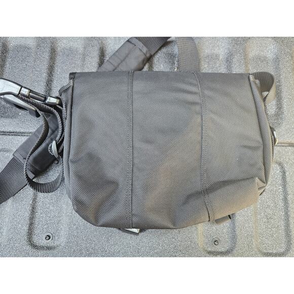 Lightly Used - Timbuk2 Smaller Photography Messenger Bag - Black EUC - Picture 13 of 16